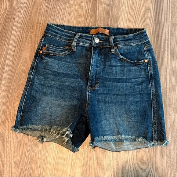 Judy Blue Fresh Bloom Tummy Control High Rise Raw Hem Jean Short size Medium - Picture 9 of 9